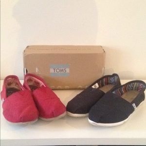 2 pairs size 6 TOMS